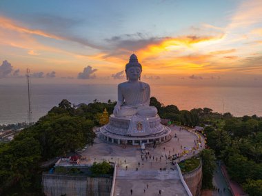 Phuket 'in etrafındaki hava manzarası Büyük Buda' nın güzel günbatımında