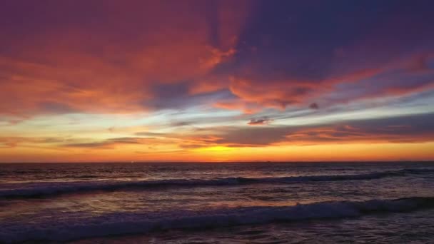 Krásná Růžová Obloha Při Západu Slunce Nad Oceánem Scéna Romantické — Stock video