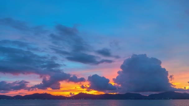 Pembe Gökyüzünün Güzelliği Büyüleyici Günbatımında Büyüleyiciydi Çarpıcı Pembe Bulutlar Gün — Stok video
