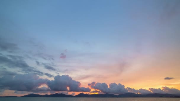 Pembe Gökyüzünün Güzelliği Büyüleyici Günbatımında Büyüleyiciydi Çarpıcı Pembe Bulutlar Gün — Stok video
