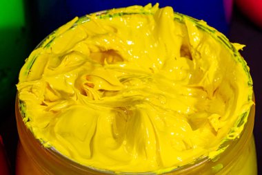 Saydam cam kovaya basılı tişört için sarı mürekkep rengini kapat