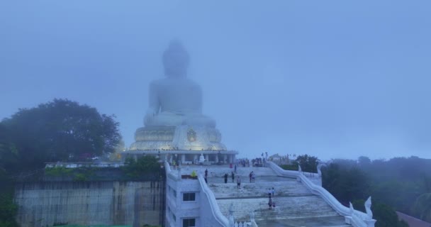 Vista Aerea Sottile Strato Nebbia Bianca Coperto Phuket Big Buddha — Video Stock