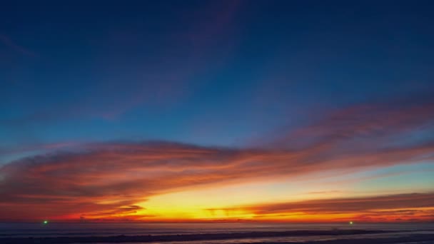 Chmury Upływu Czasu Unoszą Się Nad Morzem Zachodzie Słońca Chmury — Wideo stockowe