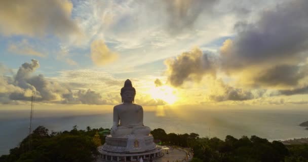 Widok Lotu Ptaka Złote Słońce Świeci Przez Chmury Phuket Big — Wideo stockowe