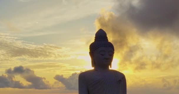 Vue Aérienne Soleil Doré Brille Travers Les Nuages Derrière Phuket — Video