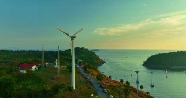 Windkraftanlage Und Yanui Strand Der Nähe Des Kaps Promthep — Stockvideo