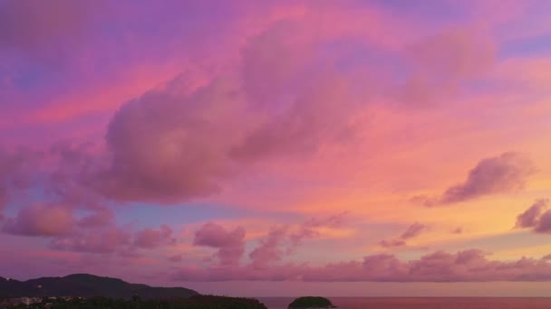Воздушный Вид Пейзаж Розовых Облаков Сладком Небе Закате Видео Величественного — стоковое видео