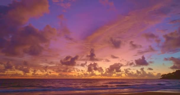 Vista Colorido Paisaje Nublado Sobre Playa Karon Phuket Tailandia Durante — Vídeos de Stock
