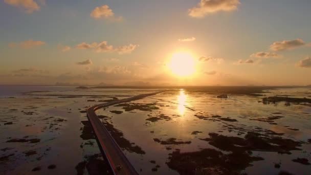 Úžasný Západ Slunce Dlouhém Mostě Přes Mokřady Talay Noi Zlatý — Stock video