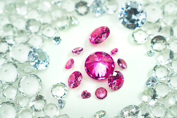 Pietre Rosa Visualizzato Uno Sfondo Bianco Vorticoso Pink Diamanti Varie — Foto Stock