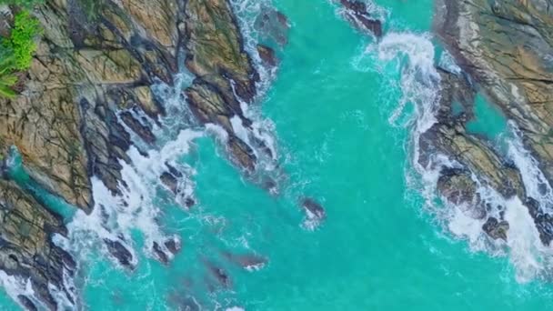 Vzdušný Pohled Vlny Pomalu Ženoucí Břehu Písečná Pláž Tropické Moře — Stock video