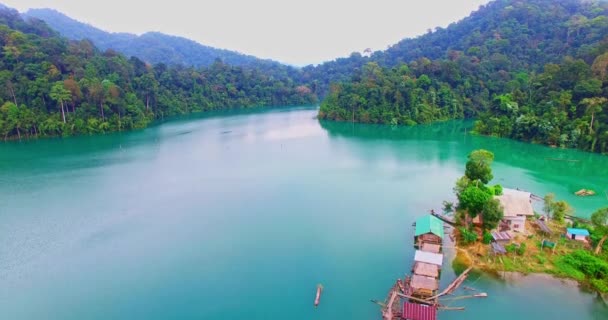 Aerial Video Green Water Island Ratchaprapha Dam Largest Dam Suratthani — Stock Video