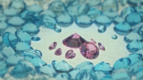 Μπλε Διαμάντια Γύρω Από Ροζ Πολύτιμους Λίθους Λευκό Φόντο Βίντεο — Αρχείο Βίντεο