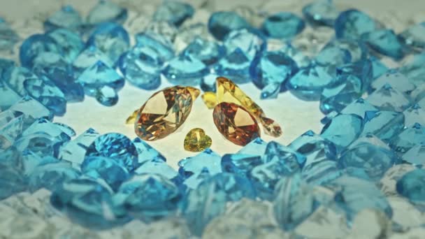 Diamants Bleus Blancs Autour Pierres Précieuses Jaunes Sur Fond Blanc — Video