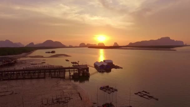 Légi Kilátás Napkelte Színek Tükröződik Óceáni Vizek Thaiföldön Lenyűgöző Reggeli — Stock videók