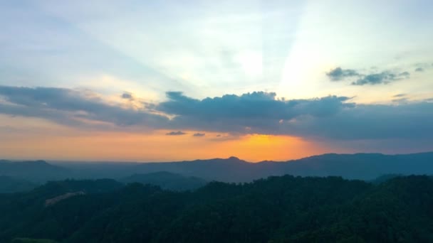 Hoogtevrees Uitzicht Gouden Zonsopgang Phang Nga Vallei Bergketen Zon Scheen — Stockvideo