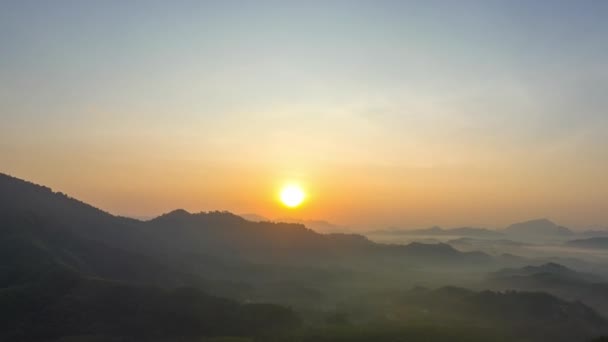 Гипер Обзор Золотого Восхода Солнца Долине Пханг Нга Пейзаж Горизонта — стоковое видео
