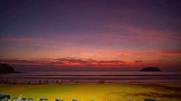 Временной Промежуток Видео Удивительных Облаков Красочном Закатном Небе Над Пляжем — стоковое видео