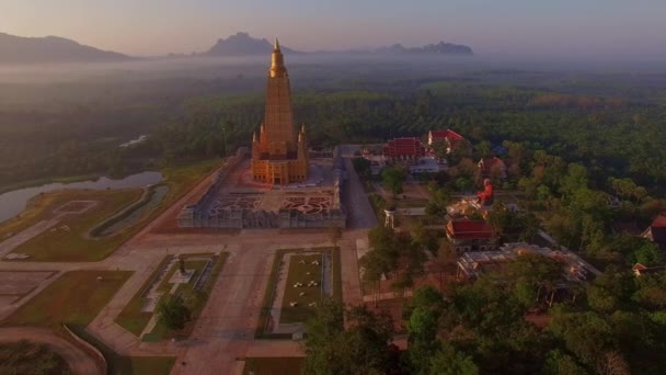 Flygfoto Den Högsta Gyllene Pagoda Thailand Vid Bang Tong Landskap — Stockvideo