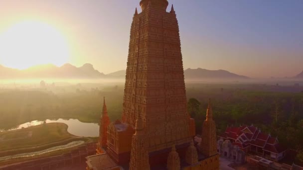 Вид Сверху Воздуха Красивую Пагоду Храме Банг Тонг Краби Таиланд — стоковое видео