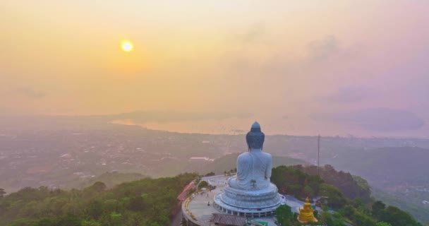 Luchtfoto Mist Blaast Phuket Big Buddha Gele Zonsopgang Phuket Grote — Stockvideo