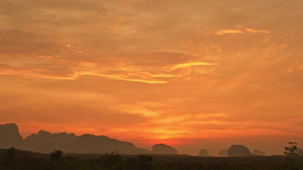 Vista Aérea Hiperlapso Impresionante Amanecer Rojo Sobre Samed Nang Chee — Vídeos de Stock