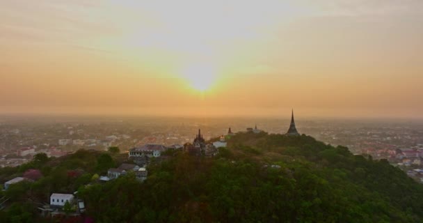 Widok Lotu Ptaka Promienie Słoneczne Świecące Szczycie Pałacu Tajlandia Jasne — Wideo stockowe