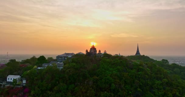 Luchtfoto Van Zon Schijnt Top Van Het Paleis Thailand Heldere — Stockvideo