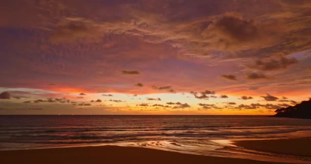Luftaufnahme Des Exotisch Bunten Himmels Über Dem Ozean Bei Sonnenuntergang — Stockvideo