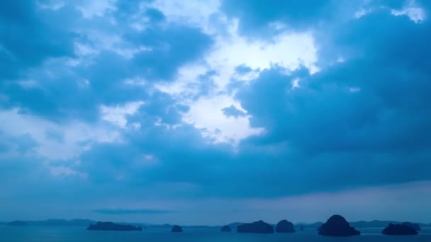 Antenowy Hiper Lapse Widok Ruchomych Chmur Zachodzie Słońca Tubkaek Plaża — Wideo stockowe