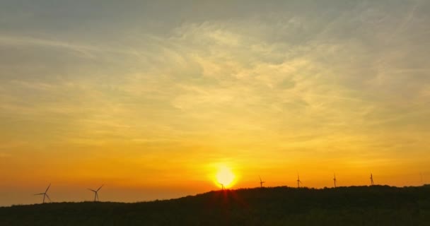 Les Rayons Soleil Projettent Une Belle Lueur Dorée Sur Horizon — Video