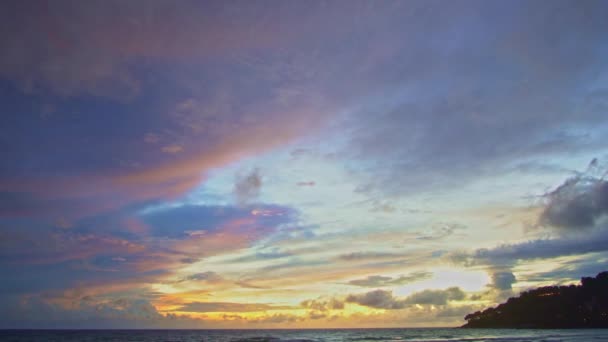 Czas Upływa Wideo Oszałamiające Kolorowe Chmury Nad Morzem Zachodzie Słońca — Wideo stockowe