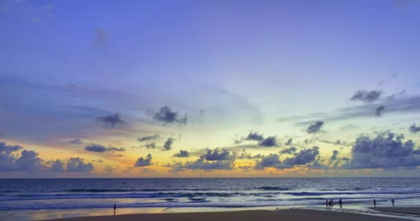 Воздушный Вид Разноцветных Облаков Потрясающем Небе Заката Над Океаном Таиланд — стоковое видео
