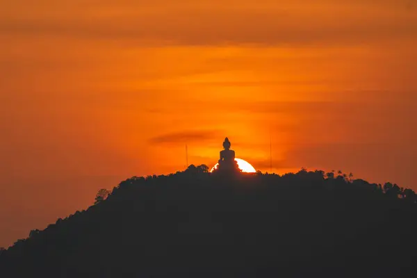 Increíble Cielo Rojo Atardecer Phuket Gran Buda Círculo Del Sol — Foto de Stock