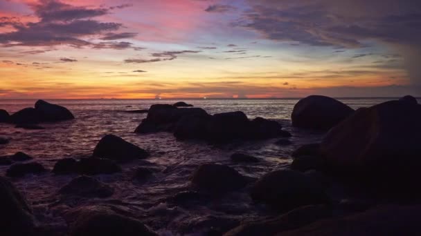 Exotisch Farbenfroher Himmel Während Des Sonnenuntergangs Kata Strand Phuket Thailand — Stockvideo