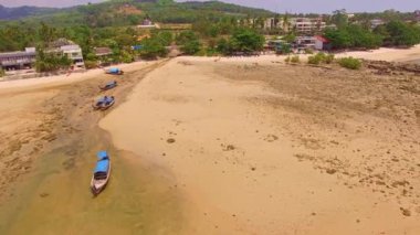 Tayland, Yengeç Şehri 'ndeki Kwang plajının hava manzarası. Mavi denizli güzel deniz manzarası