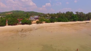 Tayland, Yengeç Şehri 'ndeki Kwang plajının hava manzarası. Mavi denizli güzel deniz manzarası