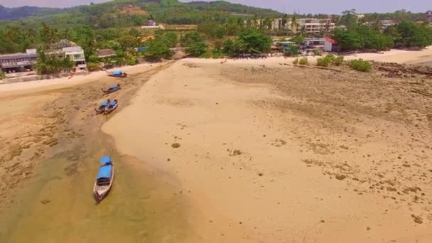 Αεροφωτογραφία Της Παραλίας Kwang Στην Πόλη Krabi Της Ταϊλάνδης Όμορφη — Αρχείο Βίντεο