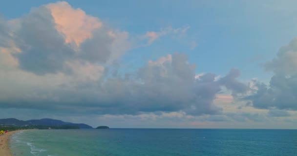 Vista Aérea Belas Nuvens Céu Por Sol Acima Oceano Tailândia — Vídeo de Stock