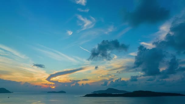 Vista Aérea Belas Nuvens Céu Por Sol Acima Oceano Tailândia — Vídeo de Stock