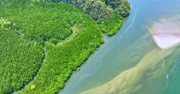 Luftaufnahme Landschaft Weiße Lange Sandbank Erstreckt Sich Das Grüne Meer — Stockvideo