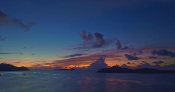 Letecký Pohled Úžasné Růžové Mraky Barevné Obloze Soumraku Nad Ostrovy — Stock video