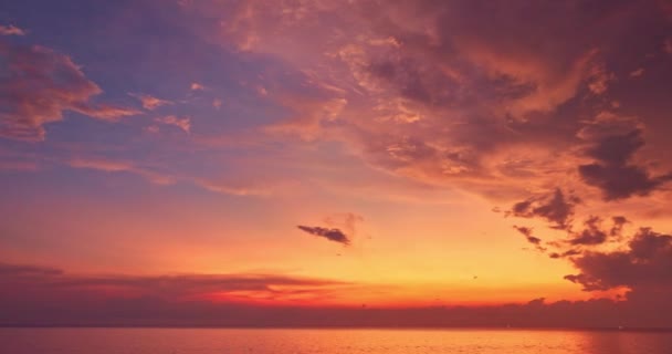 Vista Aérea Del Mar Que Refleja Color Rojo Del Cielo — Vídeo de stock