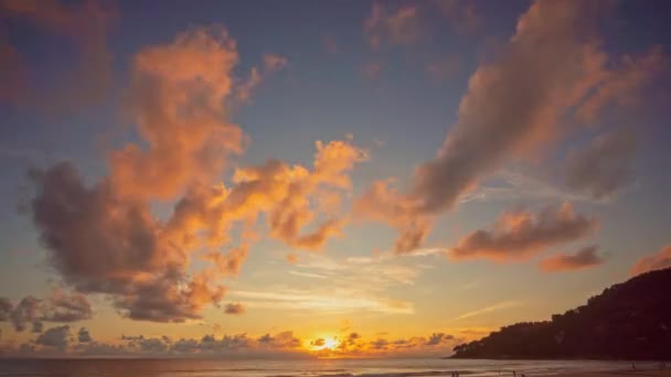 Zeitraffer Video Des Erstaunlichen Sonnenuntergangs Über Dem Ozean — Stockvideo