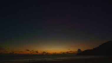 Zaman aşımına uğramış inanılmaz günbatımı videosu okyanusun üstünde, Tayland
