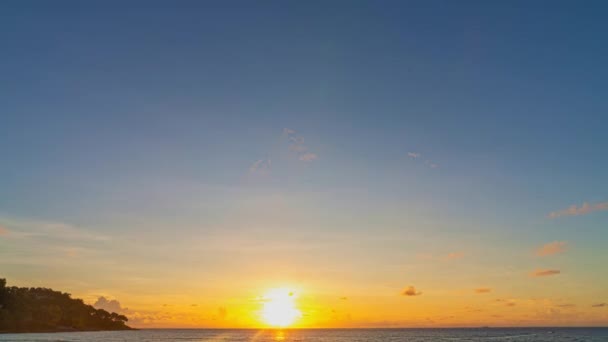Lapso Tempo Vídeo Incrível Céu Por Sol Acima Oceano — Vídeo de Stock