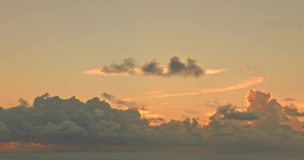 Vista Aérea Belas Nuvens Céu Deslumbrante Por Sol Vídeo — Vídeo de Stock
