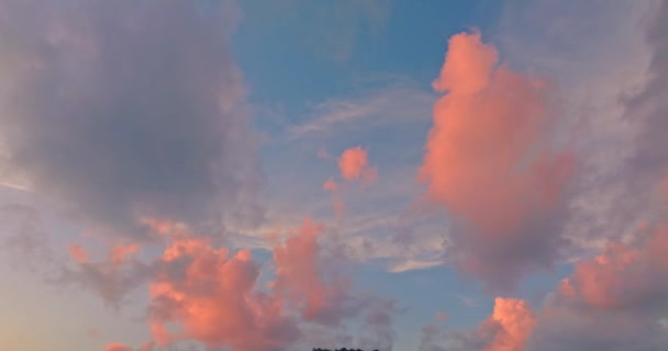 Vista Aerea Belle Nuvole Rosa Cielo Tramonto Mozzafiato Video — Video Stock