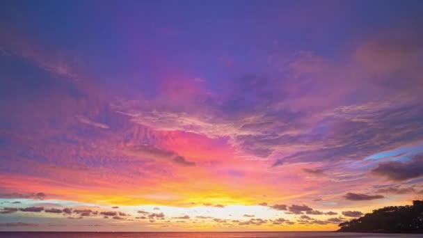 Time Lapse Exótica Nube Colores Cielo Rosa Atardecer Sobre Mar — Vídeo de stock
