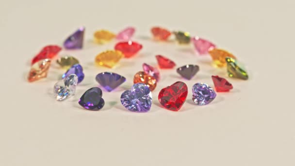 Vackra Flerfärgade Hjärtformade Diamanter Som Cirkel Hjärtformade Diamanter Olika Färger — Stockvideo